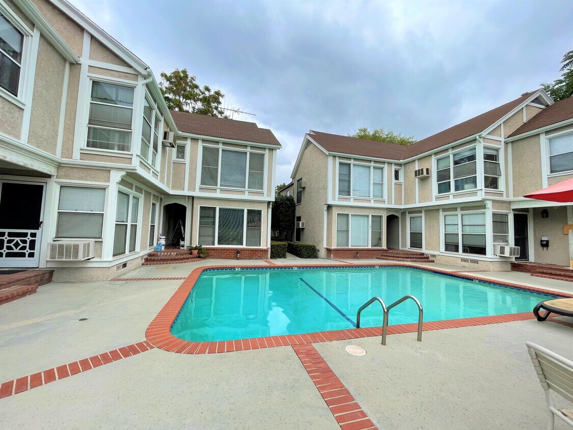 Primary Photo - 11747 Moorpark St