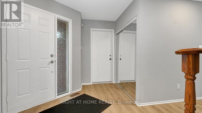 Building Photo - 2 Chickasaw Crescent