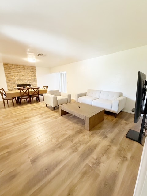 Foto del edificio - 25446 Lane St