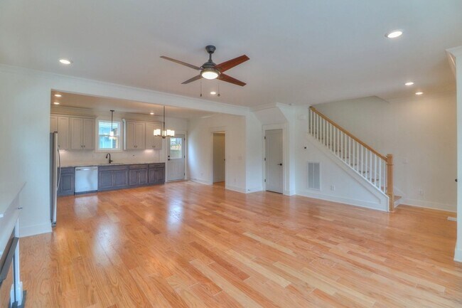 Foto del edificio - 2404 Middle St