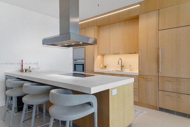 Building Photo - 10205 Collins Ave