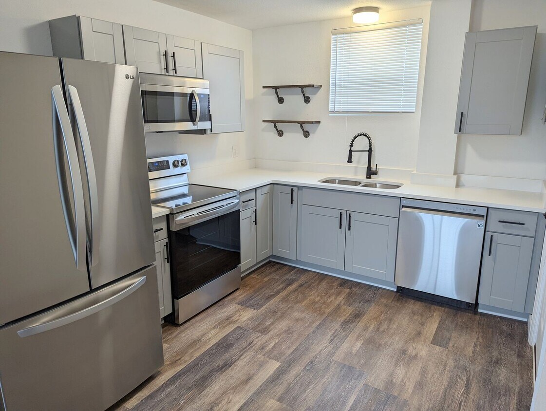 Primary Photo - Newly Updated 2-Bed 2-Bath Apartment in Gr...