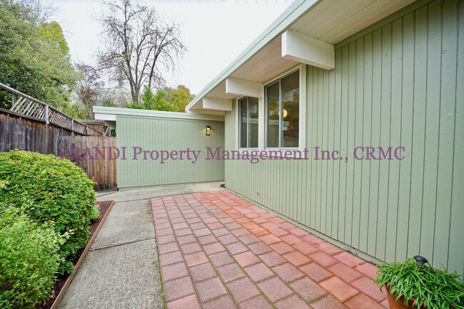 Building Photo - Quality Eichler Home in Terra Linda