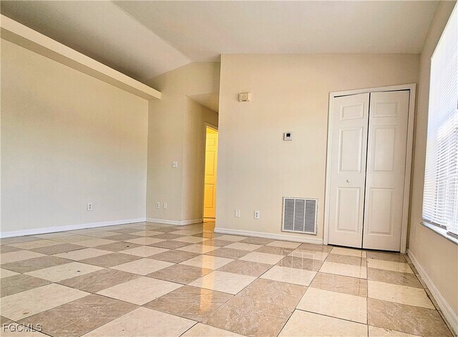 Foto del edificio - 4916 Leonard Blvd S