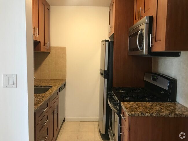 Building Photo - 142 Kenrick St