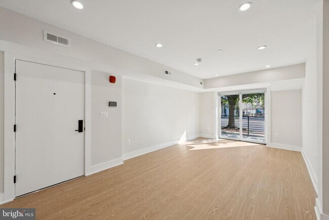 Foto del edificio - 2134 Wisconsin Ave NW