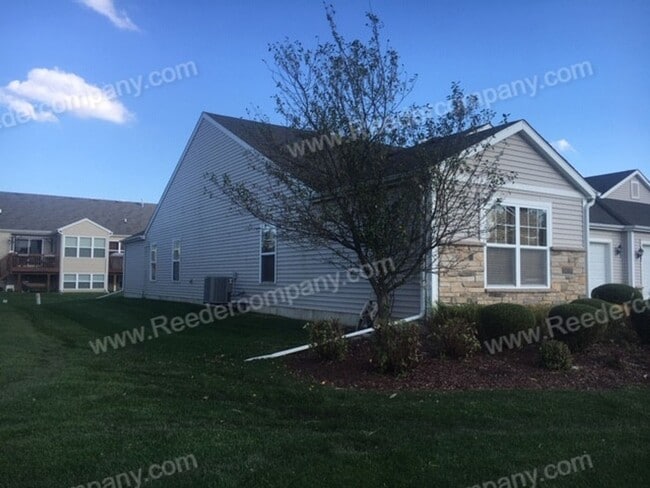 Building Photo - Single level open concept duplex features ...