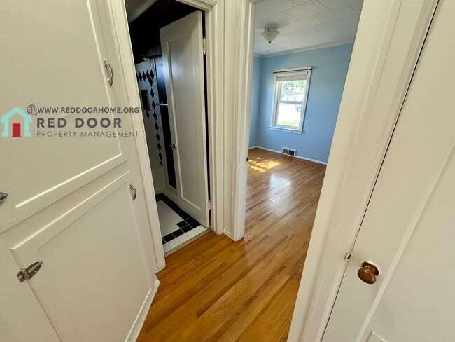 Building Photo - Charming 3-Bedroom, 2-Bathroom Single Fami...