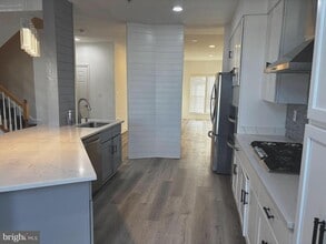 Building Photo - 2919 Lomond Pl