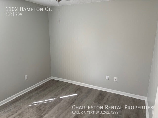 Building Photo - 1102 Hampton Ct