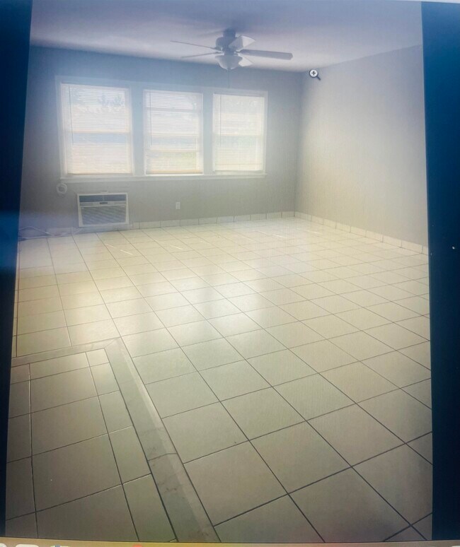 Foto del edificio - 30 BRIARWOOD Rd