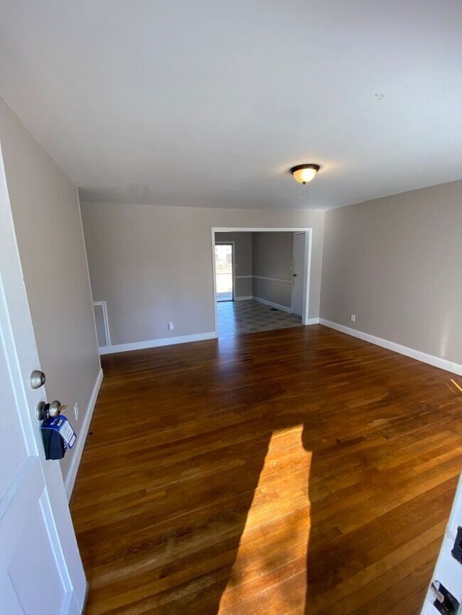 Building Photo - 1222 Brookview Ct