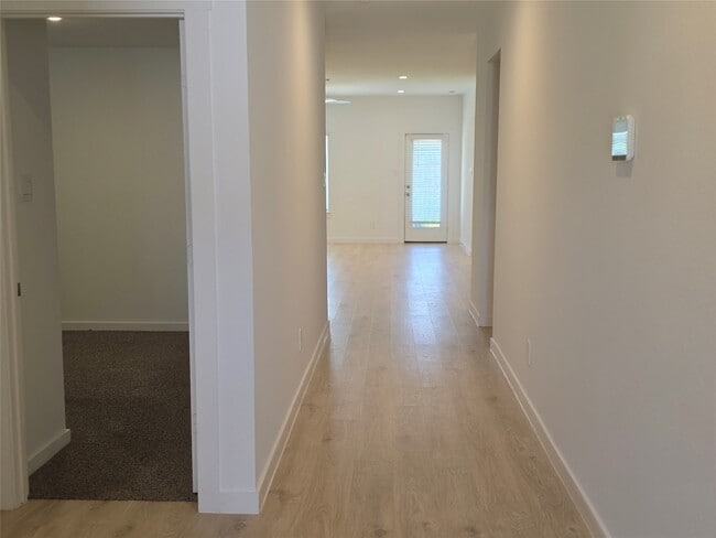 Foto del edificio - 4923 Edgewood Dr