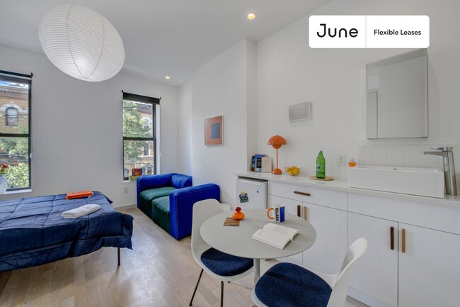 Building Photo - Exquisite ROOM at The Maison on Halsey