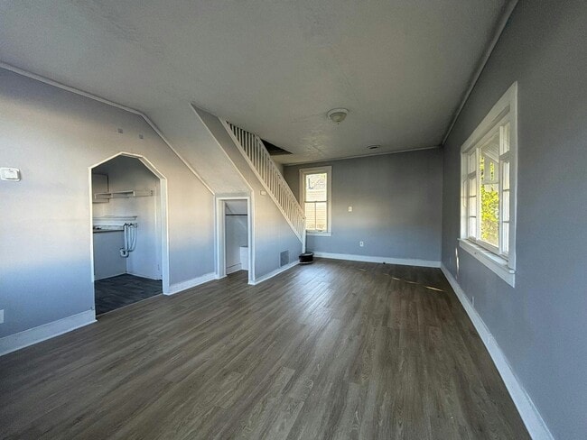 Building Photo - 209 Staunton St