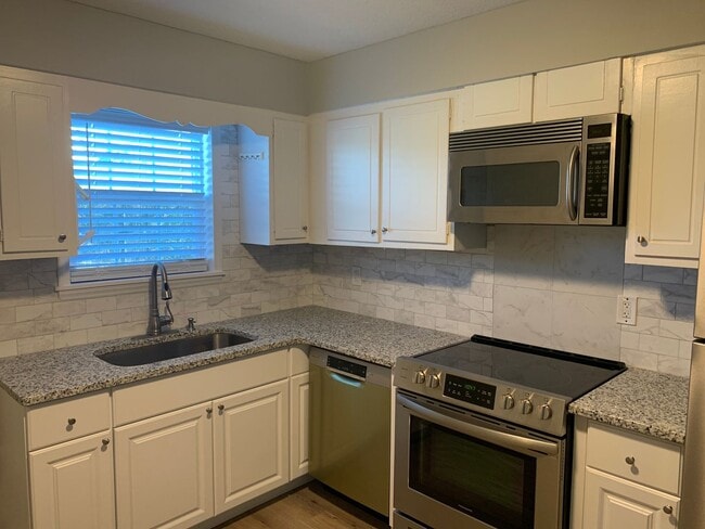 Foto del edificio - Pristine, move in ready 1 bath, 1 bedroom ...