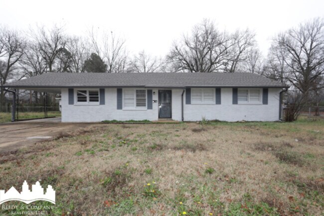 Building Photo - 616 N Roselawn Dr