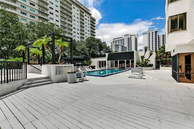 Foto del edificio - 530 E Central Blvd