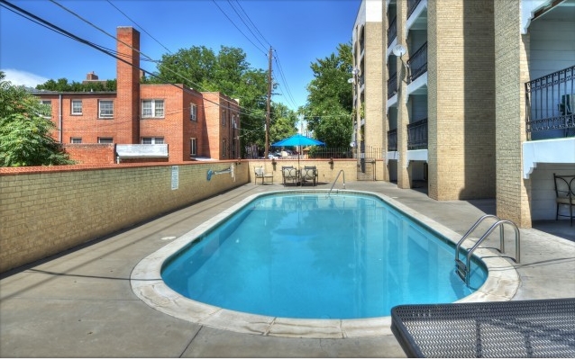 Piscina - El Castillo Apartments