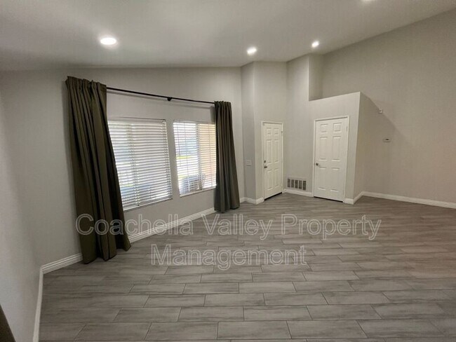 Foto del edificio - 81812 Tecoma Ave