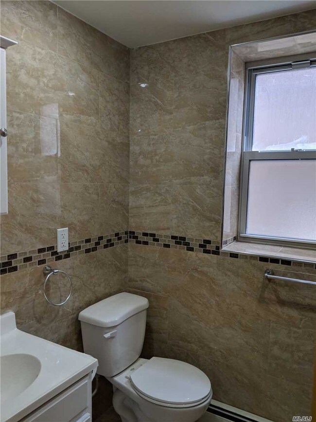 Building Photo - 2 bedroom in Queens NY 11416