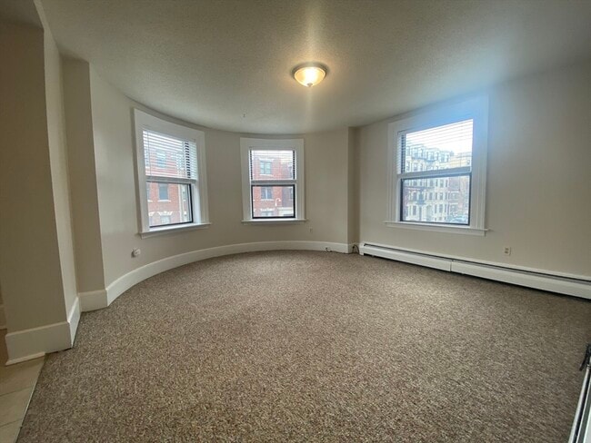 Building Photo - 128 Hemenway St
