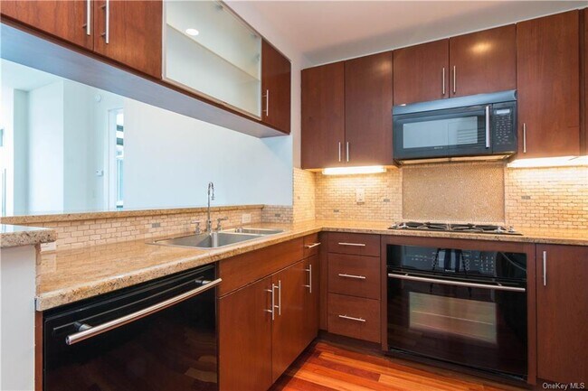 Foto del edificio - 175 Huguenot St