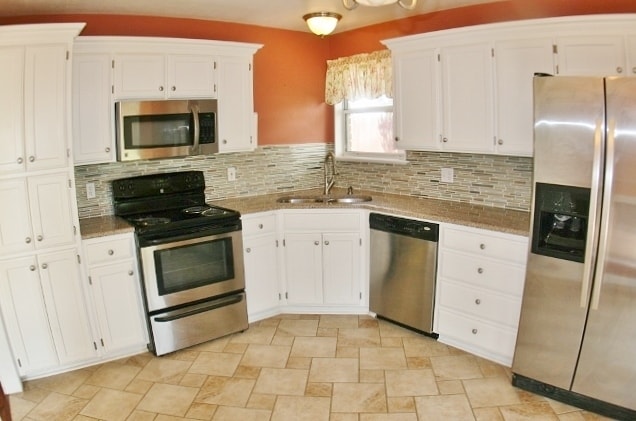Building Photo - Brick 3 Bedroom Home! Stunning Backyard! M...