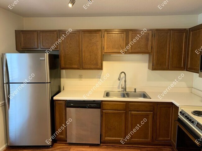 Building Photo - 1629 Ashwood Ln