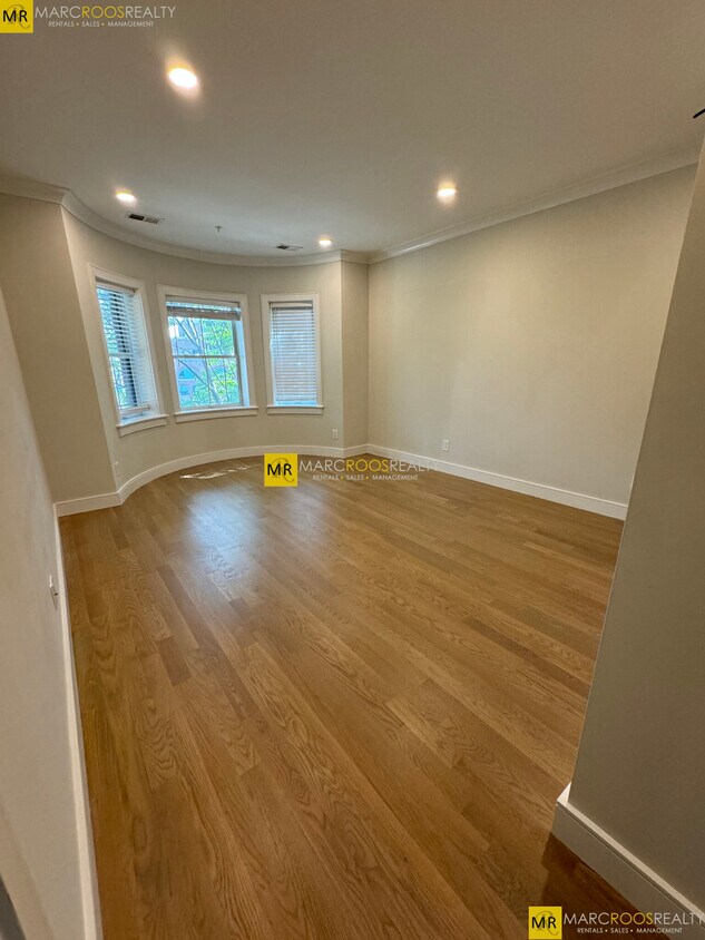 Foto principal - 535 Newbury St