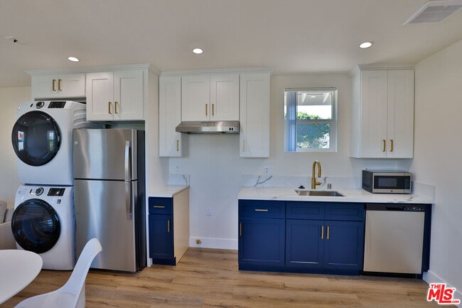 Foto del edificio - 1237 W 25th St