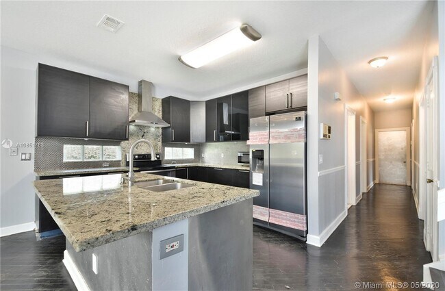 Building Photo - 281 SW 178th Way