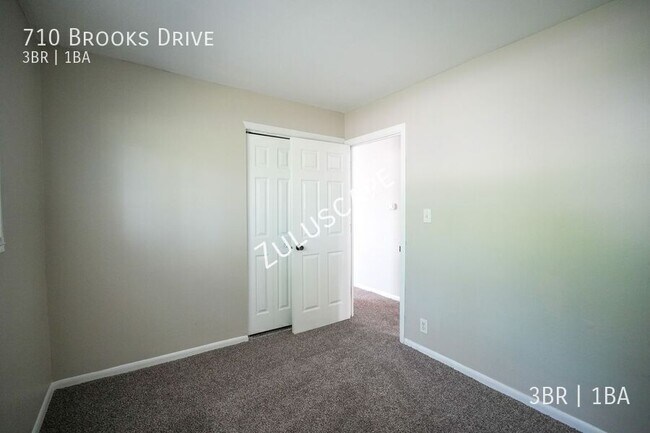 Foto del edificio - 710 Brooks Dr