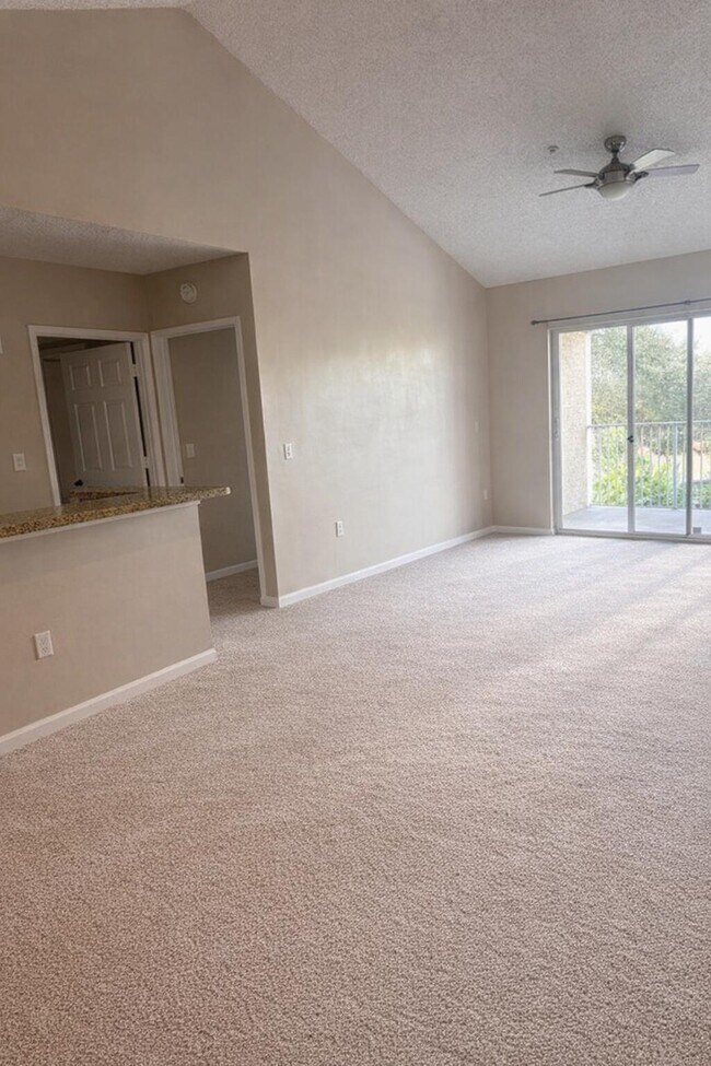 Foto del edificio - 272 Village Blvd