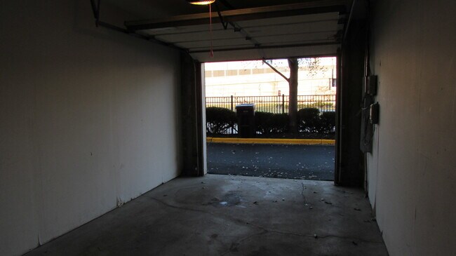 Building Photo - 348 E 25th Pl
