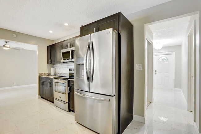 Foto del edificio - 3607 NW 82nd Ter