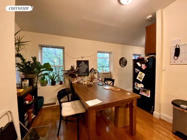 Foto del edificio - 529 Nostrand Ave