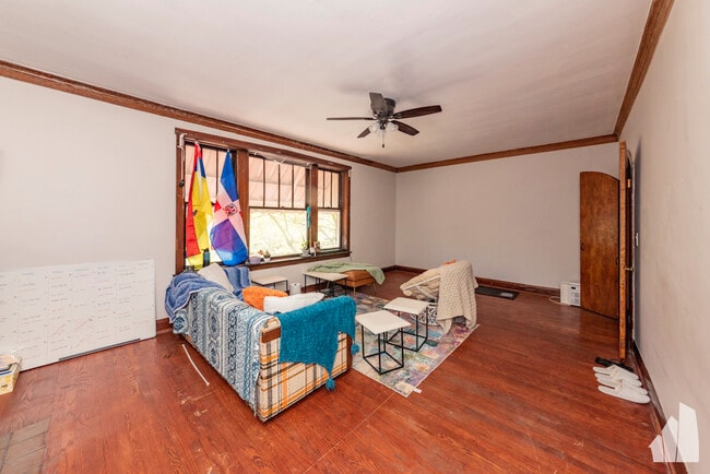 Foto del edificio - 3310 W Armitage Ave