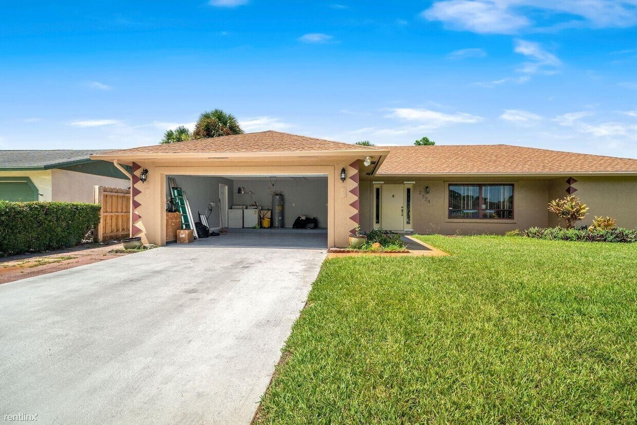 3 br, 2 bath House 2524 Westchester Driv... House Rental in RIVIERA