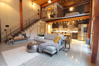 Building Photo - 6105 San Pablo Ave