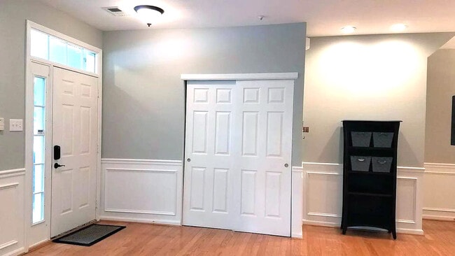 Building Photo - 305 Dresher Woods Dr