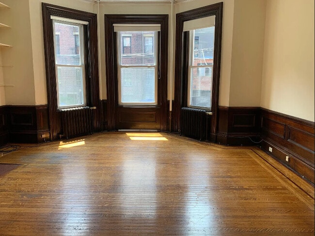 Building Photo - 313 Beacon St