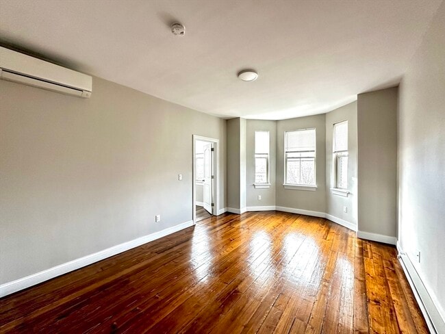 Building Photo - 5 Hampshire St