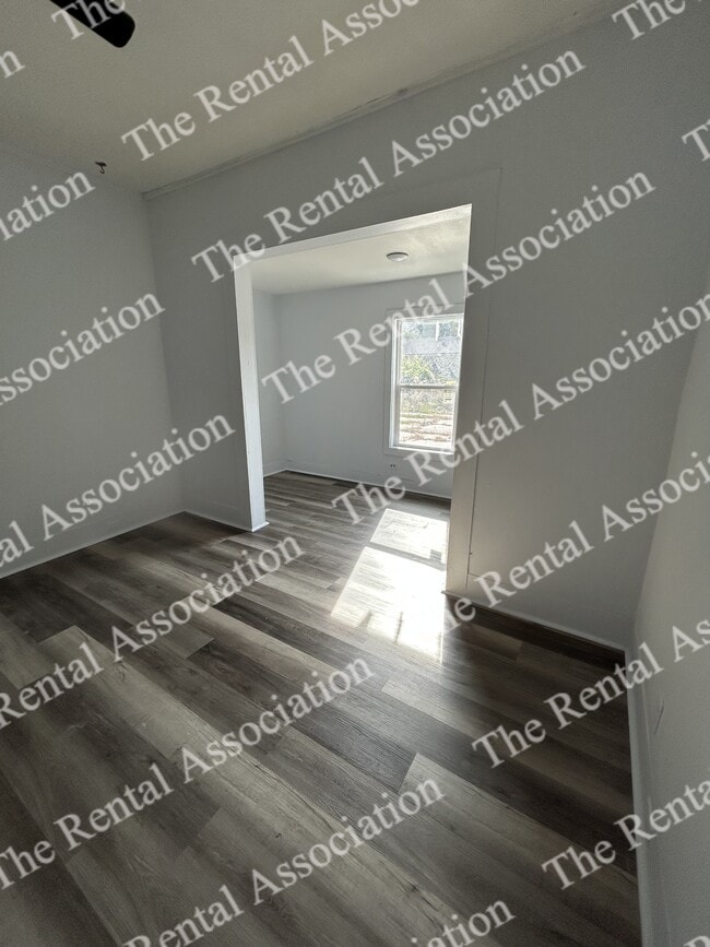 Building Photo - 1903 S Grand St