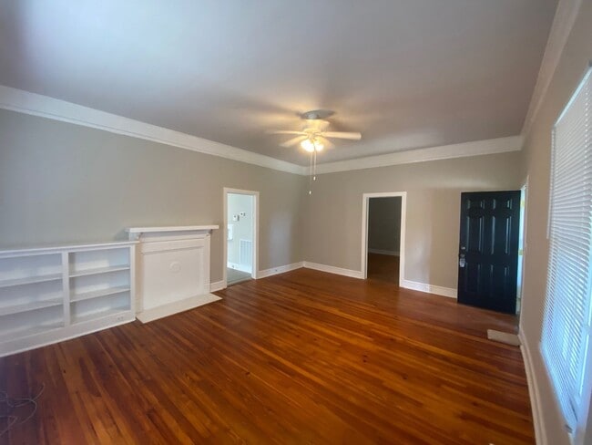 Building Photo - 2bed/1ba Corner House across Ridge from Re...