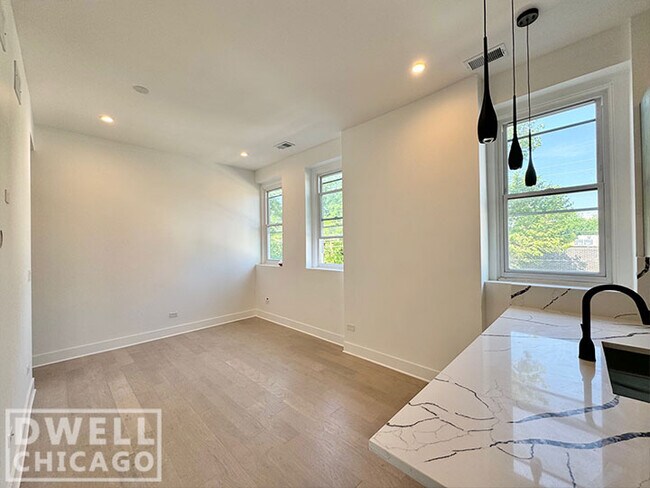 Foto del edificio - 1236 W Hubbard St