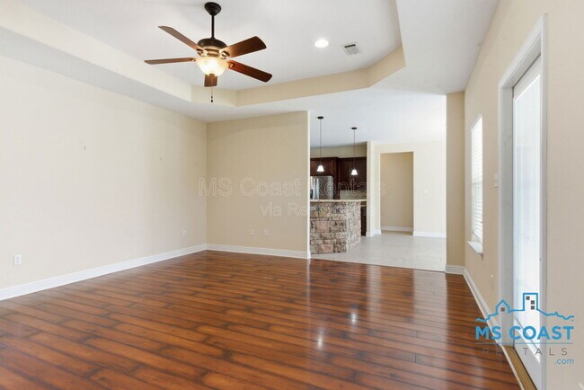 Building Photo - 2012 Park View Cv