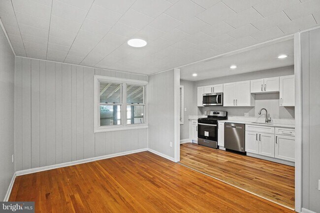 Building Photo - 1718 Melbourne Rd