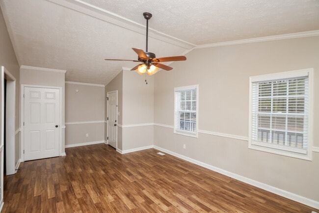 Building Photo - 3455 Stallion Ct