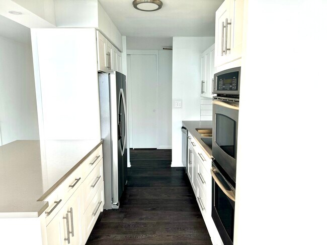 Kitchen - 4800 S Chicago Beach Dr